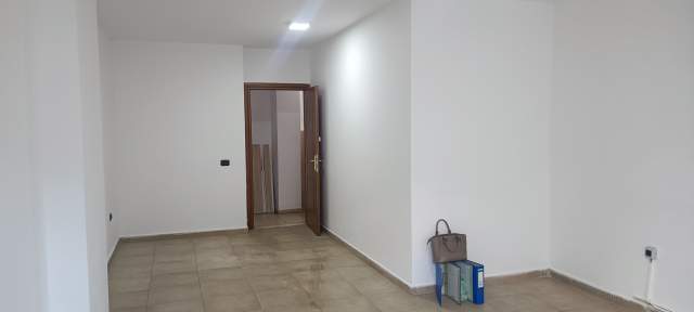 Tirane, jepet me qera zyre Kati 1, 40 m² 30.000 Leke (Frederik Shiroka)
