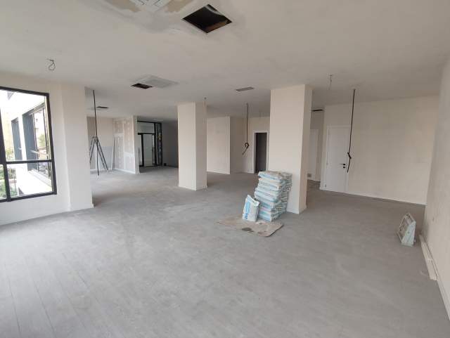 Tirane, jepet me qera zyre Kati 1, 440 m² 5000 Euro (Hoxha Tahsim)