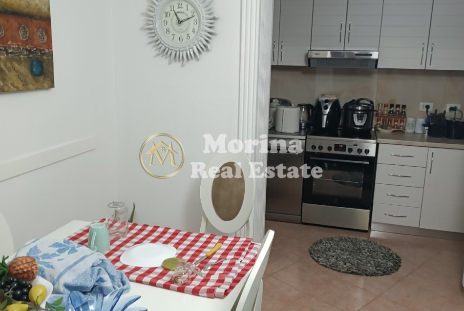 Tirane, shitet apartament 5+1 Kati 1, 215 m² 322.000 € (Ferit Xhajko)