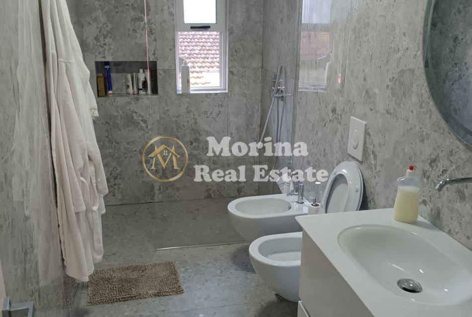 Tirane, shitet apartament 5+1 Kati 1, 215 m² 322.000 € (Ferit Xhajko)