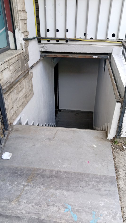 Jepet me qera ambient biznesi prane Delijorgjit pallati me shigjeta