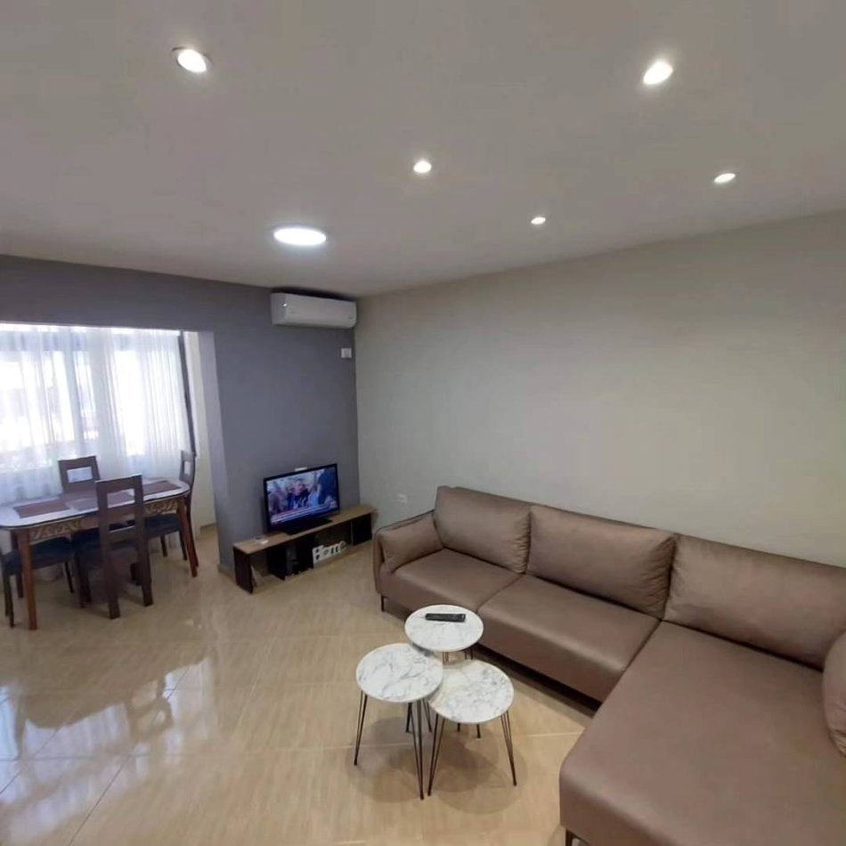 Tirane, jepet me qera apartament 1+1 Kati 4, 53 m² 400 € (Materniteti i ri)