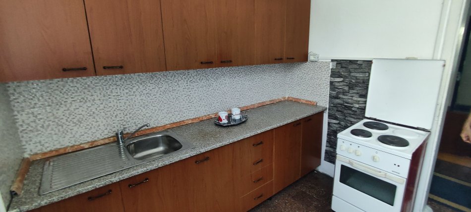 Stadiumi Dinamo, jepet me qera apartament 1+1+Aneks Kati 2, 63 m² 400 € (Rruga Njazi Demi)