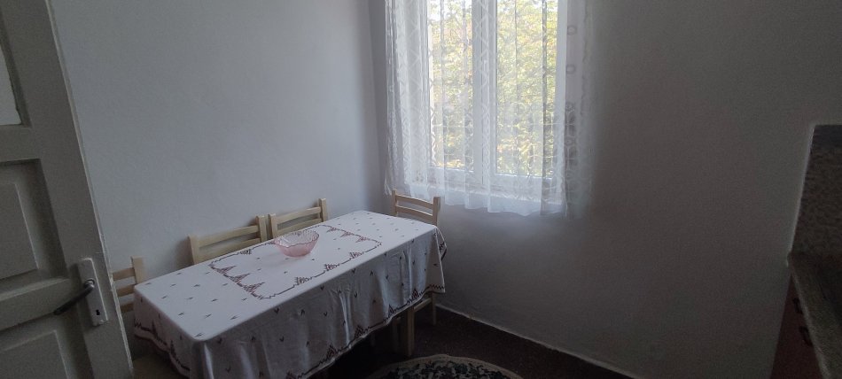 Stadiumi Dinamo, jepet me qera apartament 1+1+Aneks Kati 2, 63 m² 400 € (Rruga Njazi Demi)
