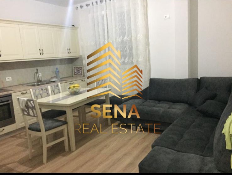 Tirane, jepet me qera shtepi 3+1 Kati 1, 350 m² 600 € (Rruga Pjetër Budi)