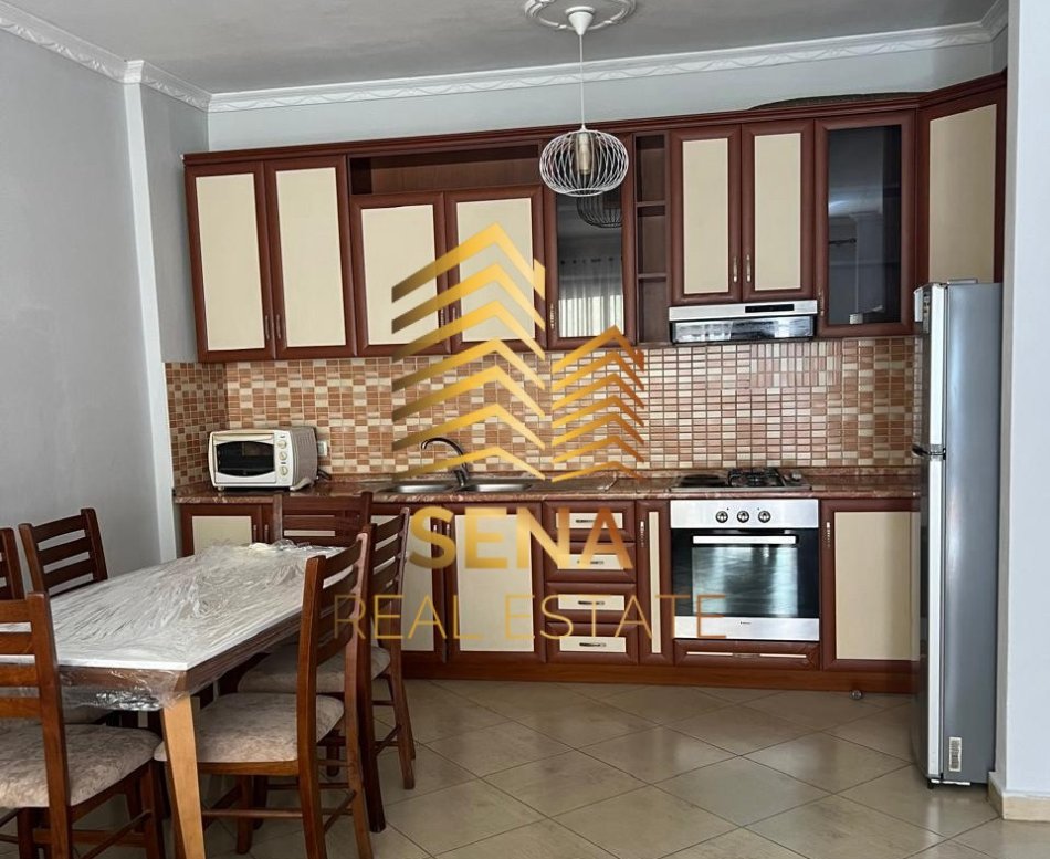 Tirane, jepet me qera apartament 1+1+Ballkon Kati 5, 70 m² 380 € (Rruga Loni Ligori)