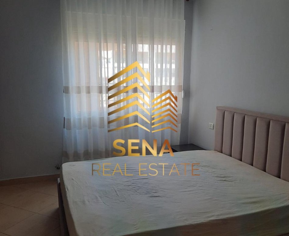 Tirane, jepet me qera apartament 1+1+Ballkon Kati 5, 70 m² 380 € (Rruga Loni Ligori)