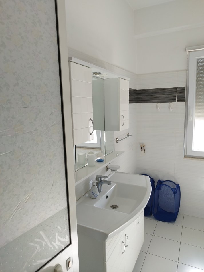 Tirane, jepet me qera apartament 3+1+Ballkon Kati 3, 120 m² 700 € (Kopështi botanik)