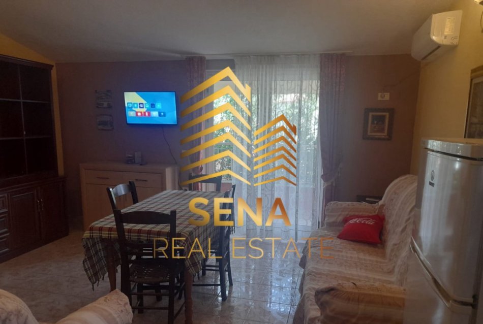 Tirane, jepet me qera apartament 2+1+Ballkon Kati 3, 165 m² 550 € (Kristal Center)