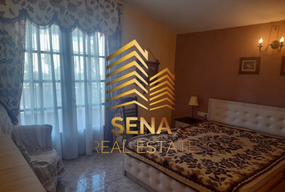 Tirane, jepet me qera apartament 2+1+Ballkon Kati 3, 165 m² 550 € (Kristal Center)