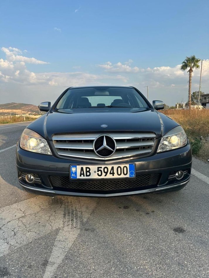 Tirane, shes makine C 204 220 nafte Nafte, e zeze manuale 6.700 €