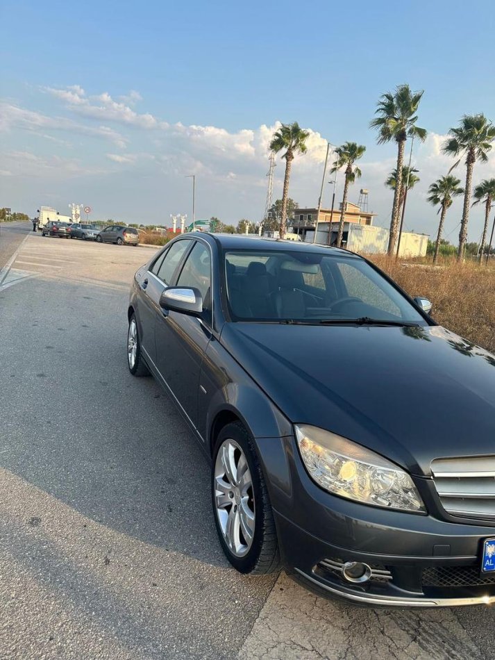 Tirane, shes makine C 204 220 nafte Nafte, e zeze manuale 6.700 €