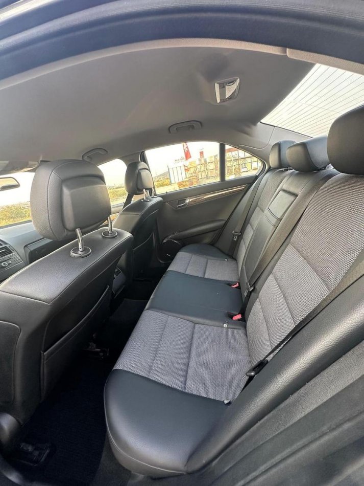Tirane, shes makine C 204 220 nafte Nafte, e zeze manuale 6.700 €