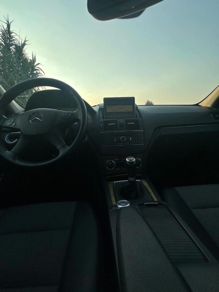 Tirane, shes makine C 204 220 nafte Nafte, e zeze manuale 6.700 €
