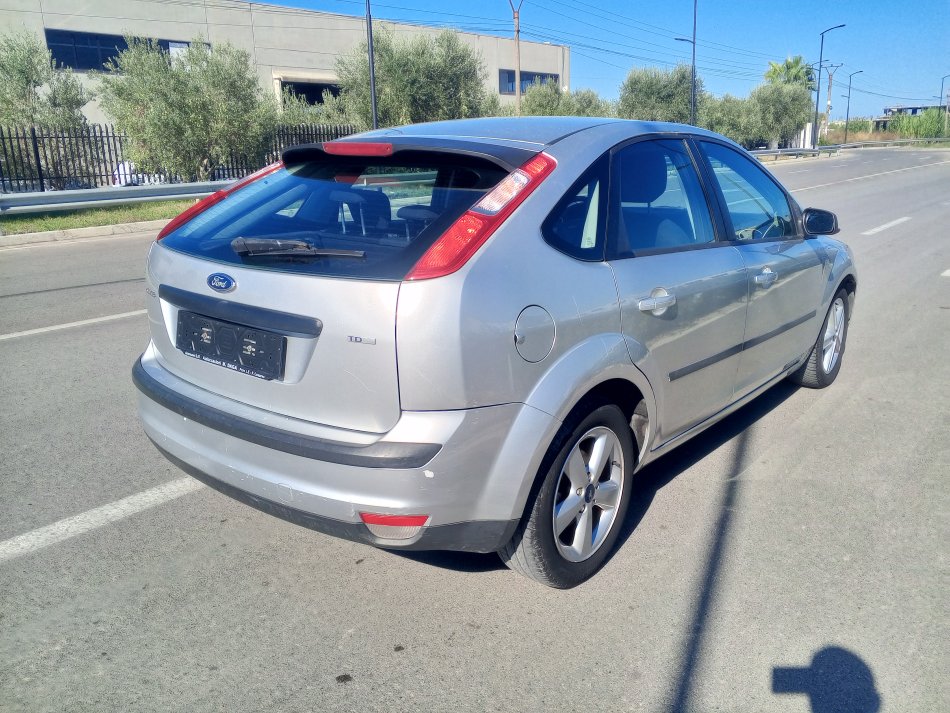 Elbasan, shitet makine Nafte, gri metalizato manuale 180.000 km 2.800 €