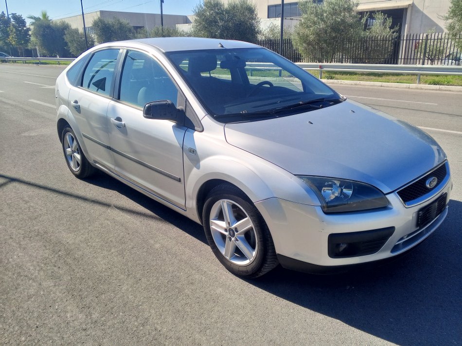 Elbasan, shitet makine Nafte, gri metalizato manuale 180.000 km 2.800 €