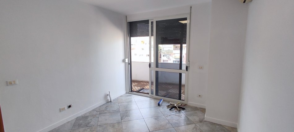 Shqiperi, Juridiku, me qera zyre Kati 7, 120 m² 999 € (Vaso Pasha)