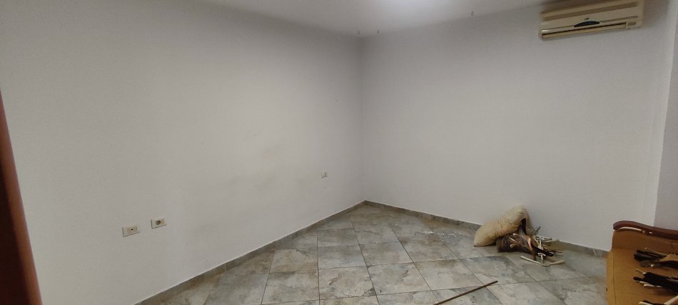 Shqiperi, Juridiku, me qera zyre Kati 7, 120 m² 999 € (Vaso Pasha)