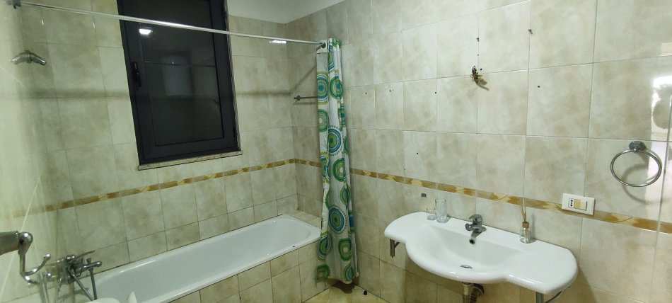 Shqiperi, Juridiku, me qera zyre Kati 7, 120 m² 999 € (Vaso Pasha)
