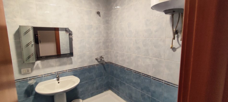 Shqiperi, Juridiku, me qera zyre Kati 7, 120 m² 999 € (Vaso Pasha)
