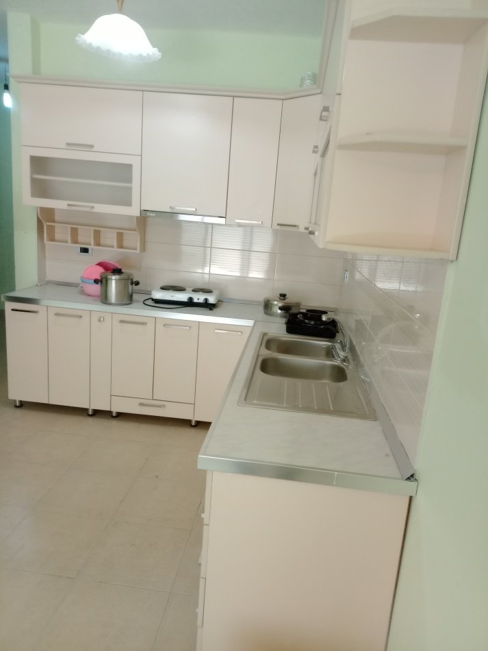 Tirane, shitet apartament 1+1+Ballkon Kati 1, sipërfaqe totale 79 m²,çmimi  80.000 € (Muhamet Deliu)FRESKU