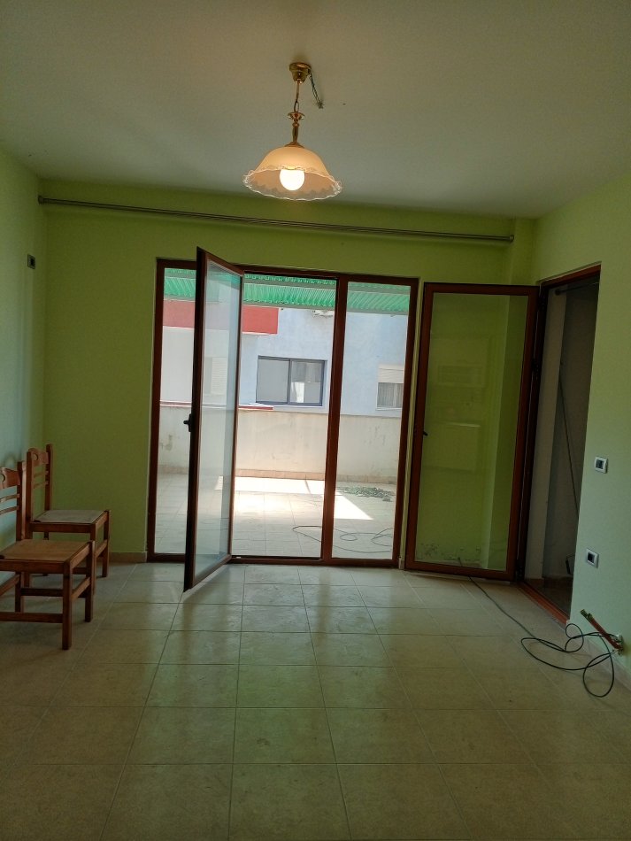 Tirane, shitet apartament 1+1+Ballkon Kati 1, sipërfaqe totale 79 m²,çmimi  80.000 € (Muhamet Deliu)FRESKU