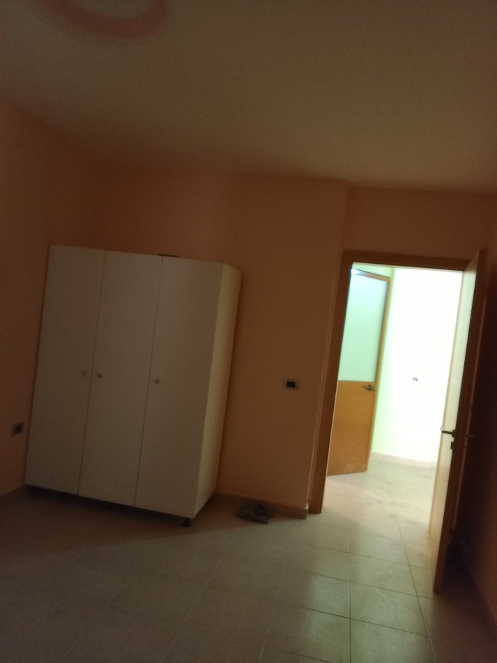 Tirane, shitet apartament 1+1+Ballkon Kati 1, sipërfaqe totale 79 m²,çmimi  80.000 € (Muhamet Deliu)FRESKU
