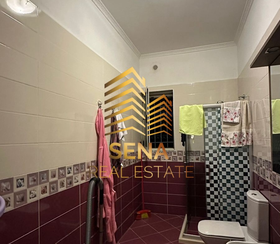 Tirane, jepet me qera apartament 1+1 Kati 1, 66 m² 380 € (Rruga Myslym Keta)