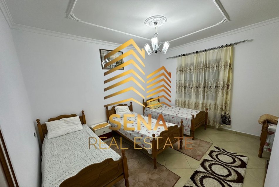 Tirane, jepet me qera shtepi 2+1 Kati 1, 130 m² 550 € (Pranë shkollës Kiço Blushi)