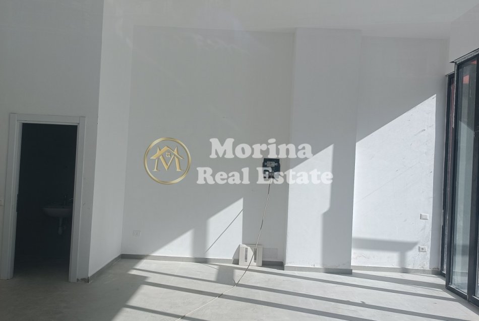 Tirane, jepet me qera dyqan Kati 0, 70 m² 1.600 € (Farmacia 10)