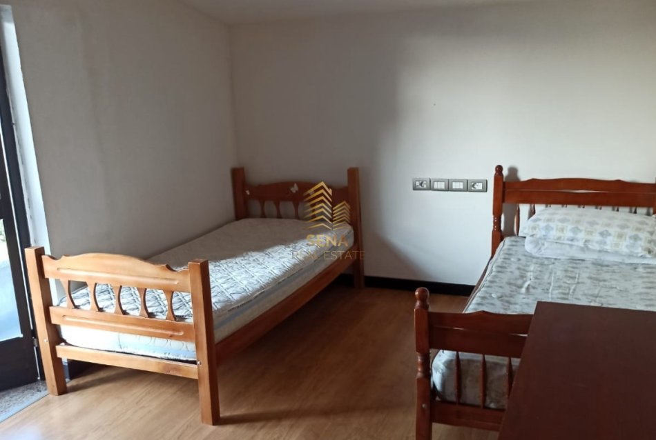 Tirane, jepet me qera shtepi 2+1+Ballkon Kati 3, 120 m² 350 € (Rruga Gezim Kaceli)
