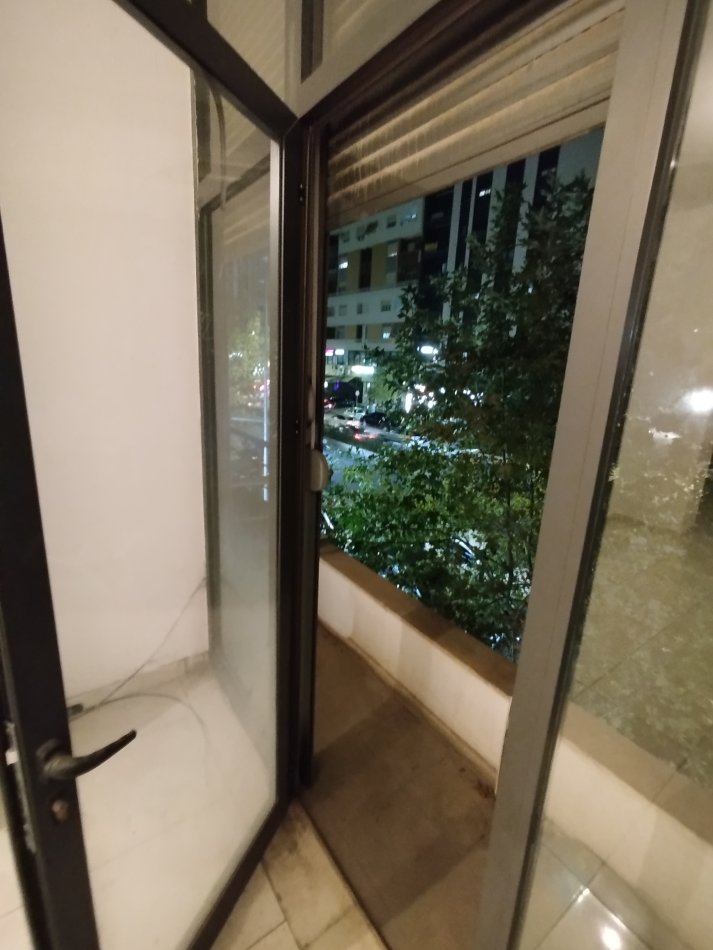 Tirane, jepet me qera ambjent biznesi Kati 1, 30 m² 400 € (2Rotondot Unaza e Re)