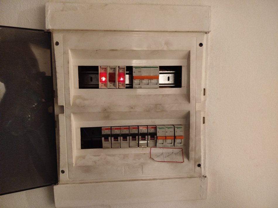 Tirane, jepet me qera ambjent biznesi Kati 1, 30 m² 400 € (2Rotondot Unaza e Re)