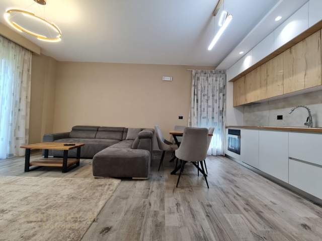 Tirane, jepet me qera apartament 1+1+BLK 70 m² 650 Euro (Teg)