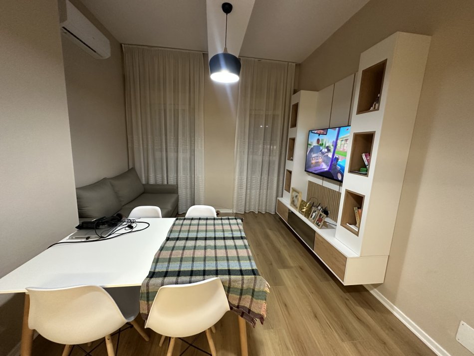 Tirane, jepet me qera apartament 1+1 Kati 5, 55 m² 400 € (Ali Demi Pasho Hysa)