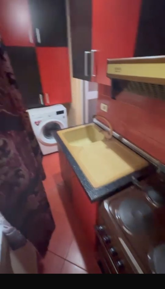 Tirane, jepet me qera garsonier Kati 5, 40 m² 300 € (Tv Klan , Porcelan)