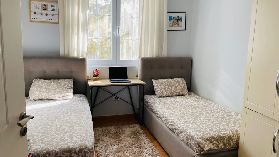 Tirane, jepet me qera apartament 2+1+Aneks Kati 3, 72 m² 650 € (Rr. E Kavajes, 21 Dhjetori)