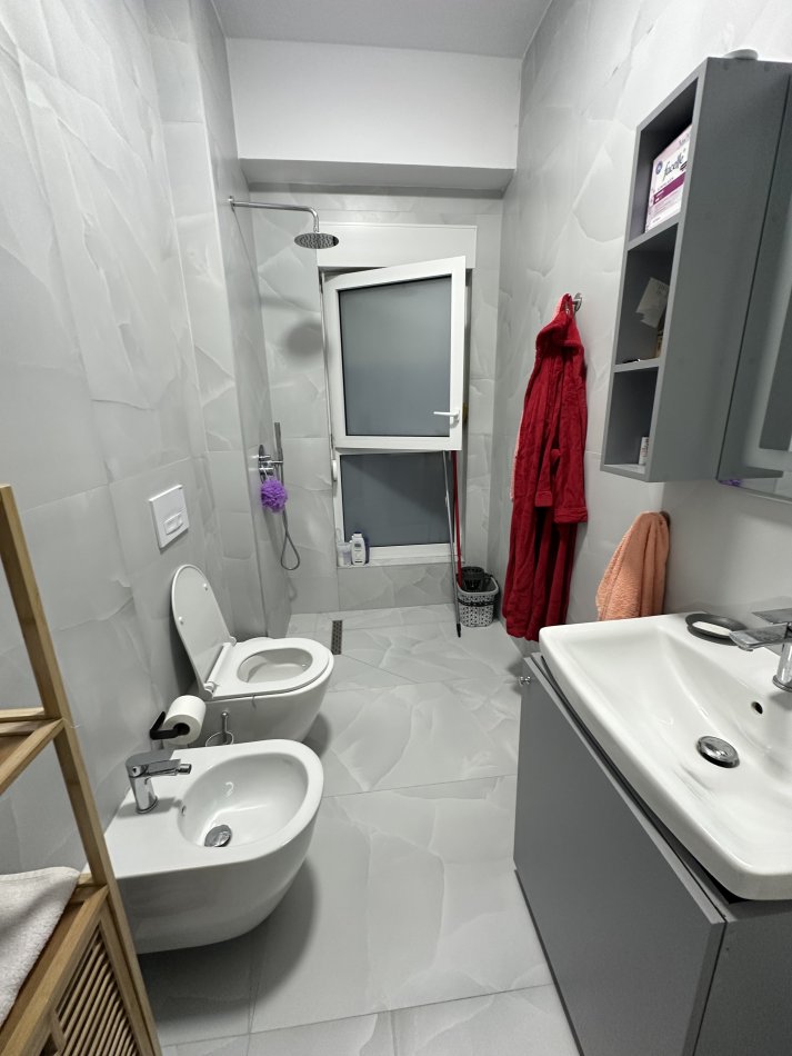 Tirane, jepet me qera apartament 1+1 Kati 5, 55 m² 400 € (Ali Demi Pasho Hysa)