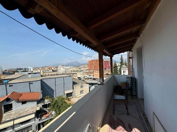 Tirane, jepet me qera apartament 2+1+Ballkon Kati 5, 70 m² 500 € (Ish Restorant Durrsi , Ferit Xhajko)