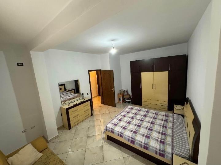 Tirane, jepet me qera apartament 2+1+Ballkon Kati 5, 70 m² 500 € (Ish Restorant Durrsi , Ferit Xhajko)