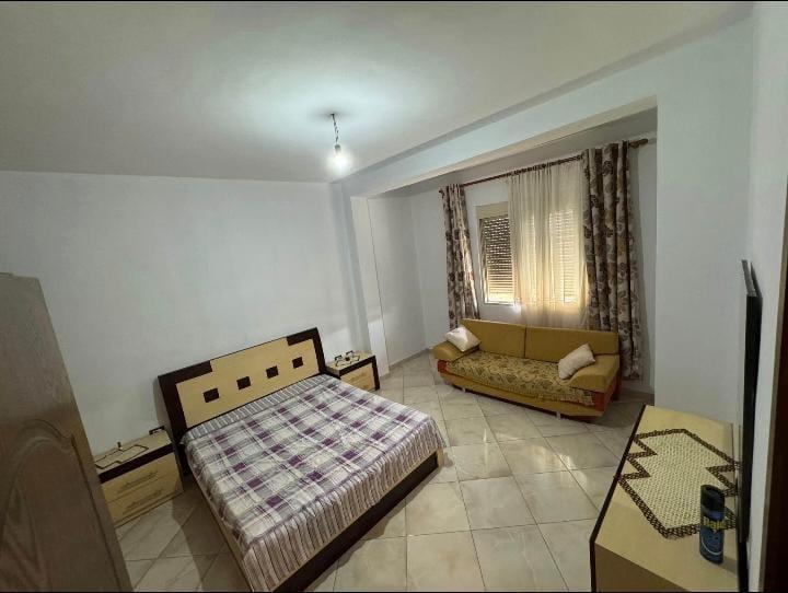 Tirane, jepet me qera apartament 2+1+Ballkon Kati 5, 70 m² 500 € (Ish Restorant Durrsi , Ferit Xhajko)