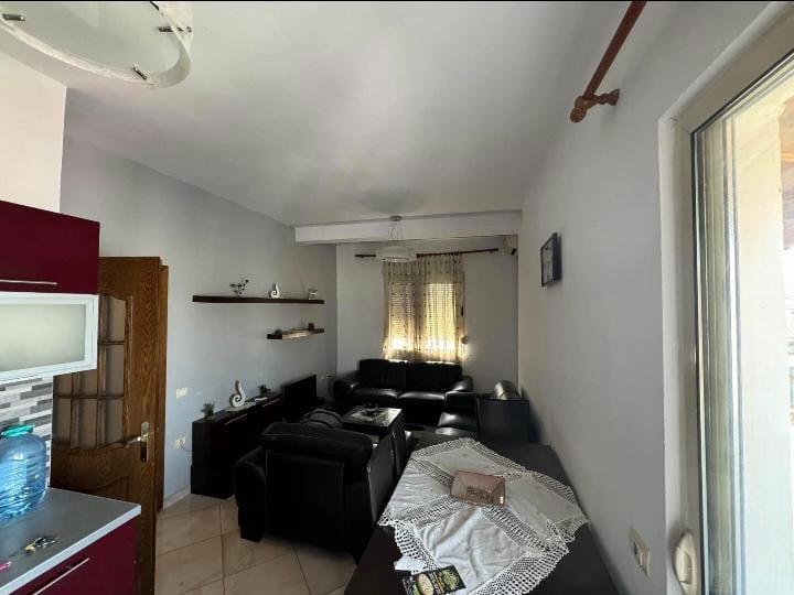 Tirane, jepet me qera apartament 2+1+Ballkon Kati 5, 70 m² 500 € (Ish Restorant Durrsi , Ferit Xhajko)