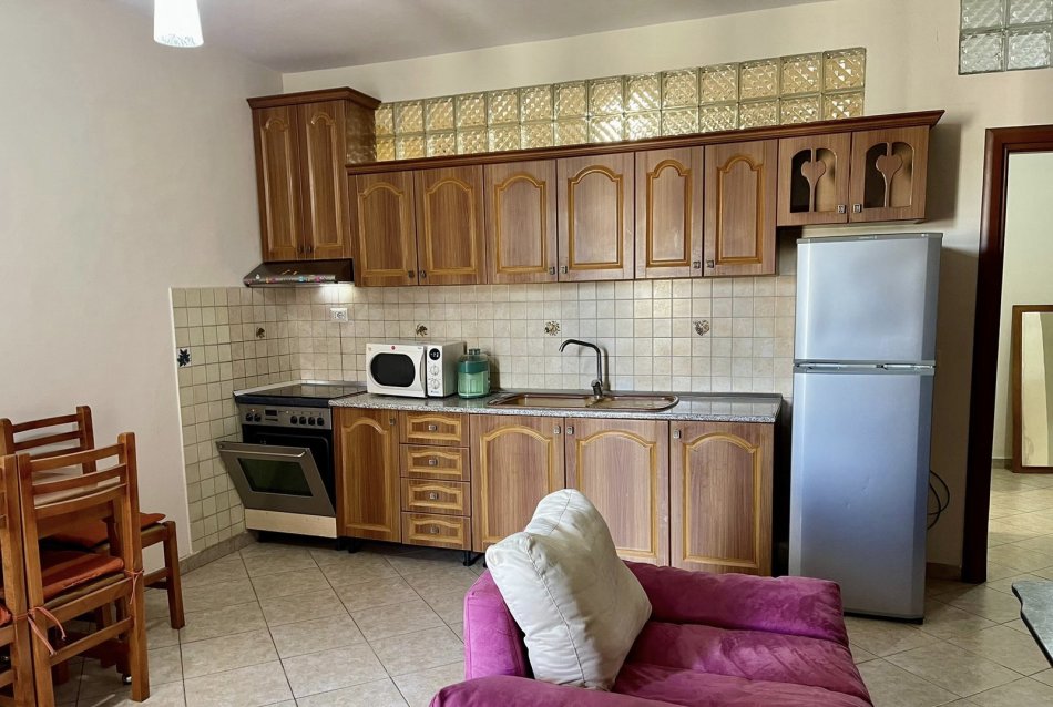 Tirane, jepet me qera apartament 1+1+Ballkon Kati 3, 60 m² 430 € (Globe , Perball Delijorgjit)