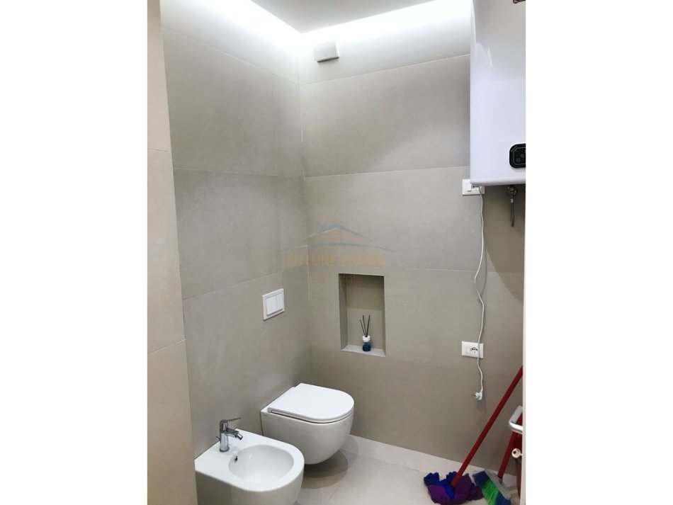 Tirane, shitet apartament 2+1+Ballkon Kati 3, 107 m² 275.000 € 