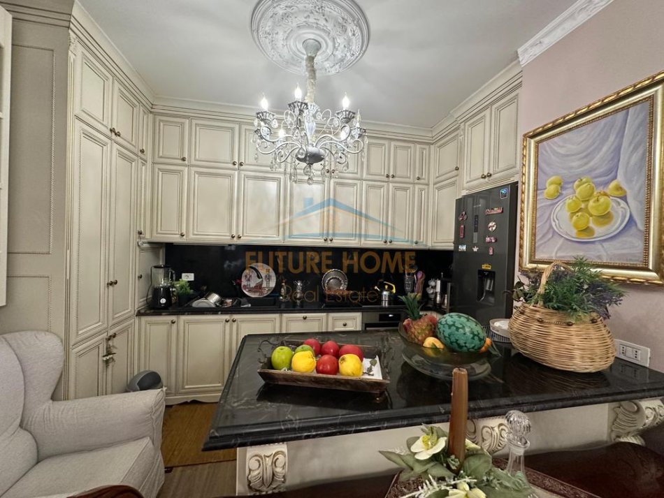 Tirane, shitet apartament 2+1+Ballkon Kati 5, 136 m² 480000 €
