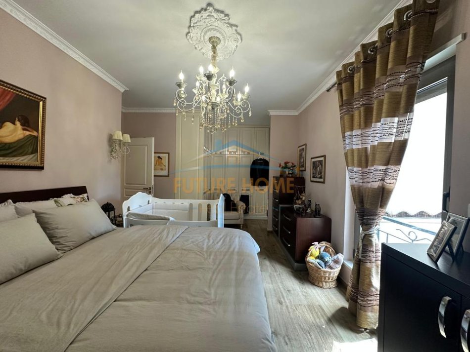 Tirane, shitet apartament 2+1+Ballkon Kati 5, 136 m² 480000 €
