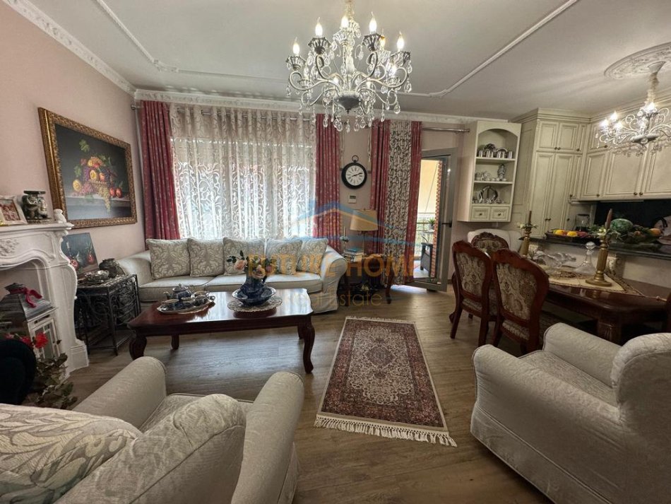 Tirane, shitet apartament 2+1+Ballkon Kati 5, 136 m² 480000 €
