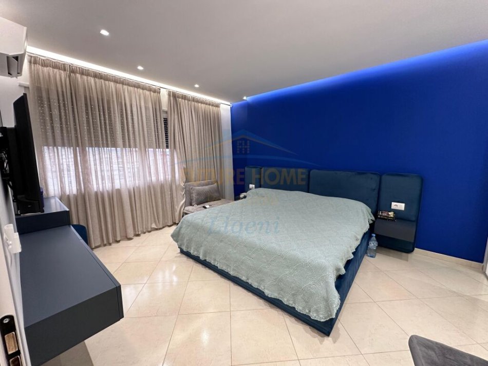 Tirane, shitet apartament 2+1+Ballkon Kati 6, (21 Dhjetori)