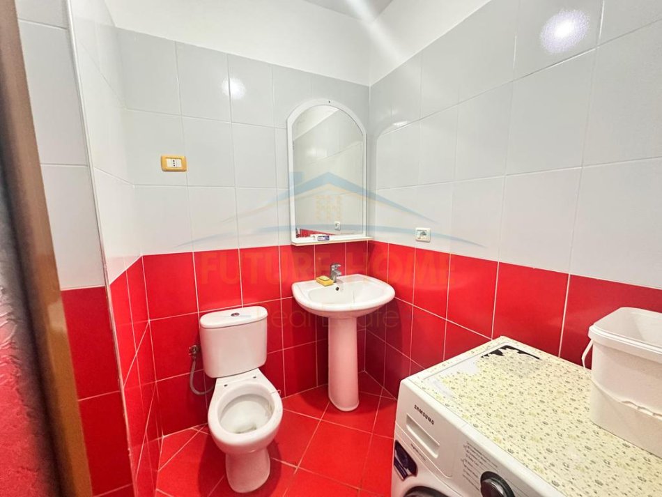 Tirane, jepet me qera apartament 2+1+Ballkon Kati 2, 115 m² 650 € 