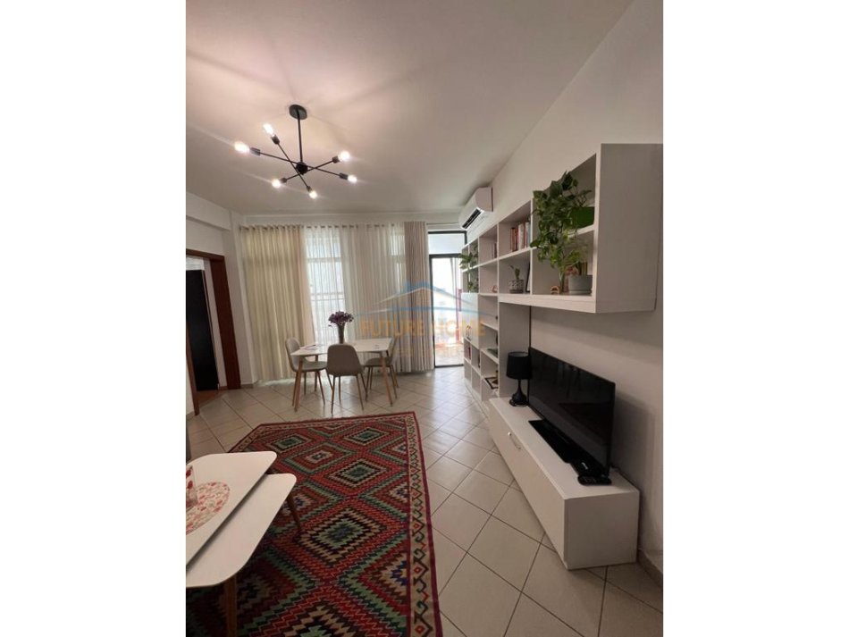 Tirane, jepet me qera apartament 2+1+Ballkon Kati 8, 70 m² 600 € 